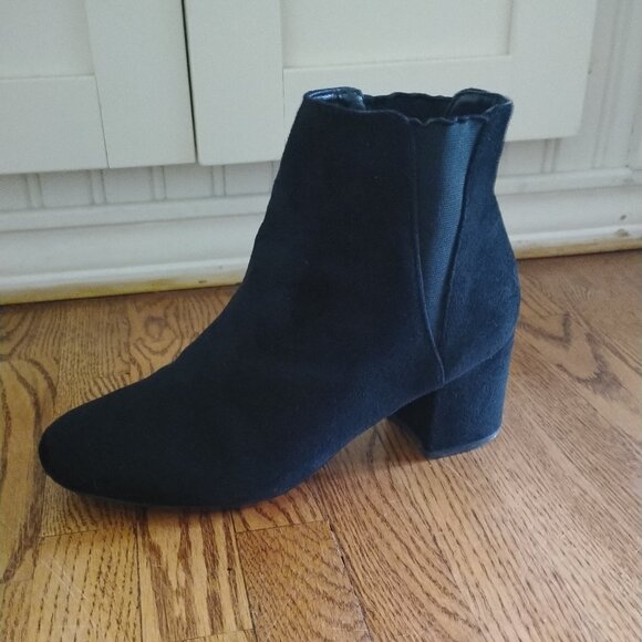 Le Chateau Vegan Suede Chunky Heel Booties - Picture 4 of 12